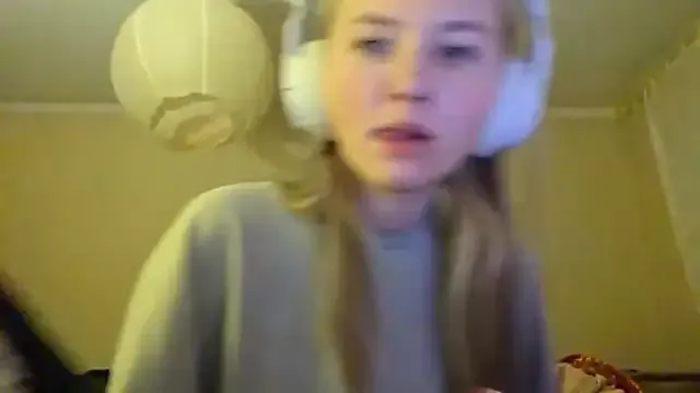 Freechat KarinRobertson on StripChat