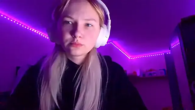 Freechat KarinRobertson on StripChat