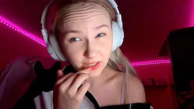 Freechat KarinRobertson on StripChat