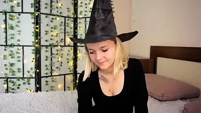 Freechat KelleDomin on StripChat