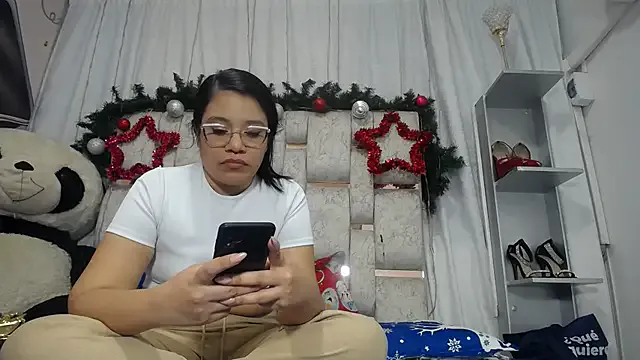 KEYRA-MILLER- on StripChat