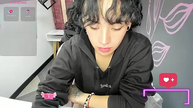 Kiara_Fox__ — ICE ICE ON NIPPLES+MAKE THEM HARD