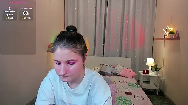 Freechat KiraDuvall on StripChat