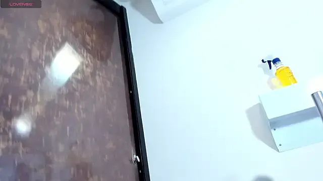 klhoe_boobs on StripChat