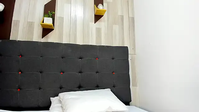 Kloeh_Star on StripChat