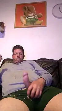 Knuffelstaaff123 on StripChat