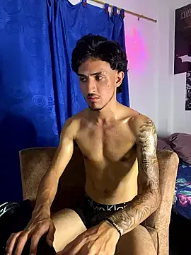 Kriss_Edwards on StripChat