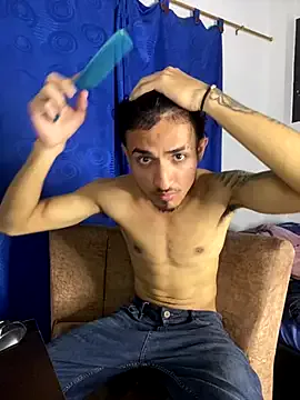 Kriss_Edwards on StripChat