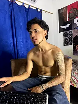 Kriss_Edwards on StripChat