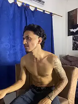 Kriss_Edwards on StripChat