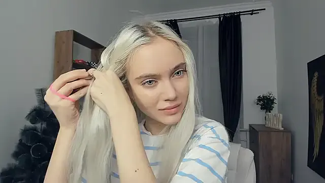 KristalCrowner on StripChat