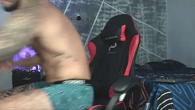 leonidas_18k on StripChat