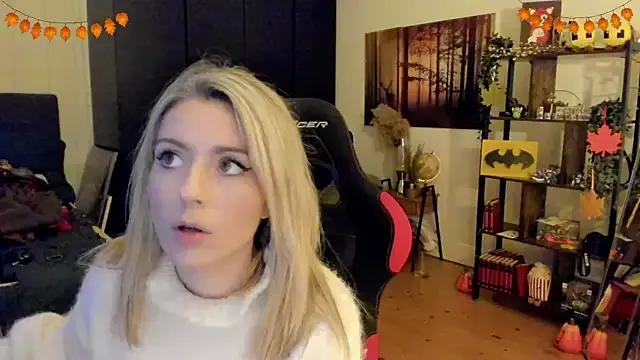 StripChat Lisaonthemoon is Freechat Lisaonthemoon — Last tipper gets 3 Videos