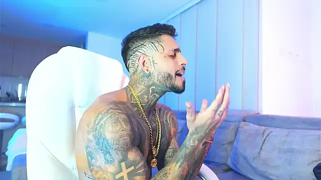 Freechat logan_hugh8 on StripChat