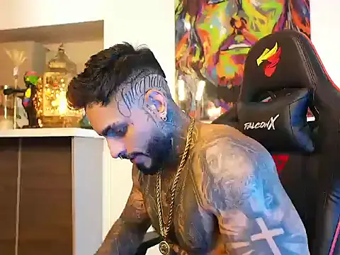 Freechat logan_hugh8 on StripChat