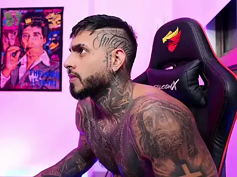 Freechat logan_hugh8 on StripChat