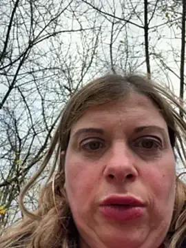 StripChat Lombada is Freechat Lombada — Skuirt in publick