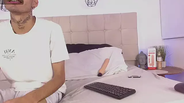 Freechat love_birds_69 on StripChat