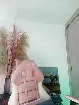 Freechat lovely_kitt on StripChat