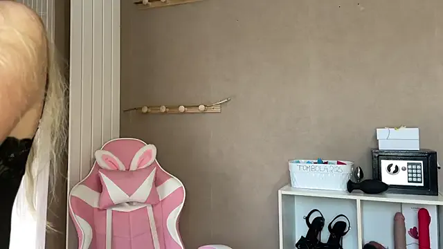 lucie_mehott on StripChat