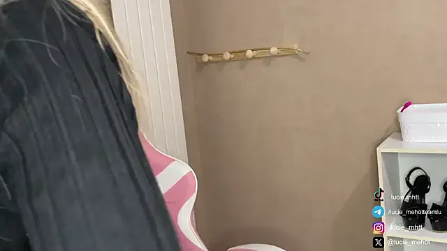 lucie_mehott on StripChat