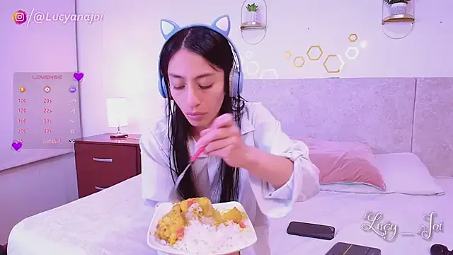 Lucyanajoi on StripChat