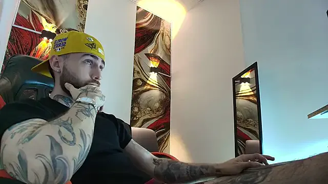 Luke_davis01 on StripChat