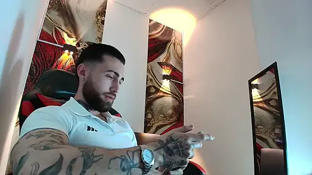 Luke_davis01 on StripChat