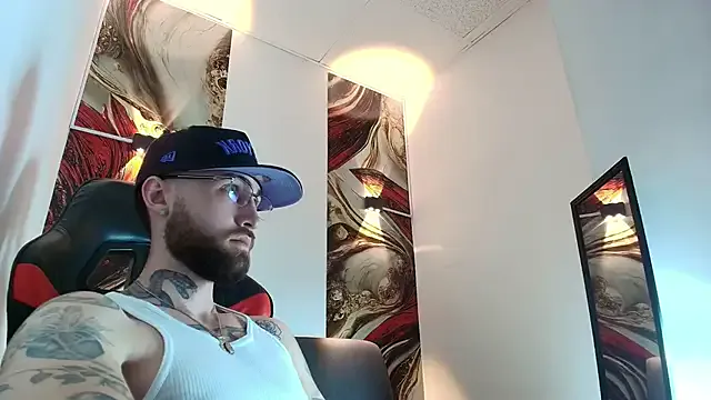 Luke_davis01 on StripChat