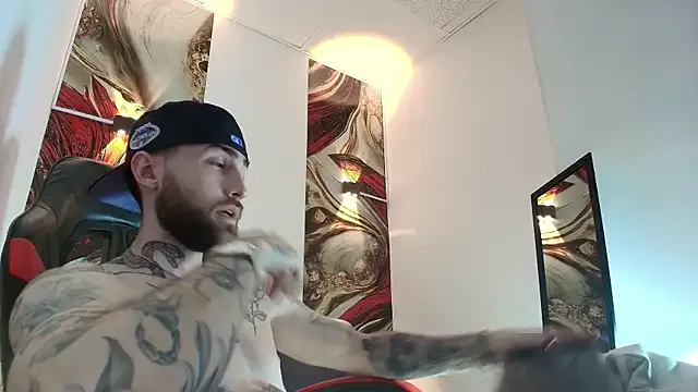 Luke_davis01 on StripChat