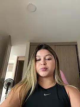 Group lunablossom_ on StripChat