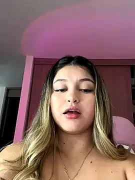 Group lunablossom_ on StripChat