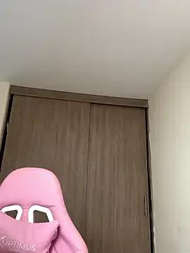 Group lunablossom_ on StripChat