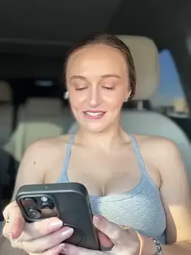 lunagirl13 on StripChat