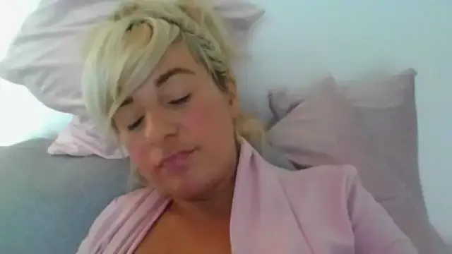 Freechat lyajoliee on StripChat