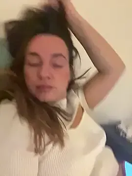 Freechat lyajoliee on StripChat