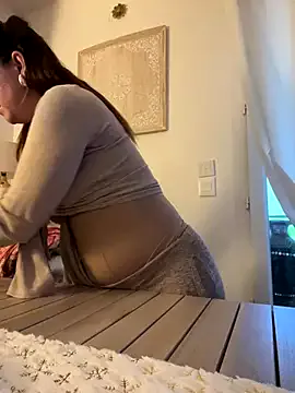 Freechat lyajoliee on StripChat