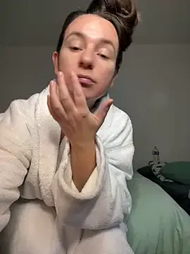 Freechat lyajoliee on StripChat