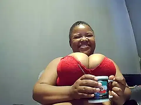 Freechat MegaBustyQueen on StripChat