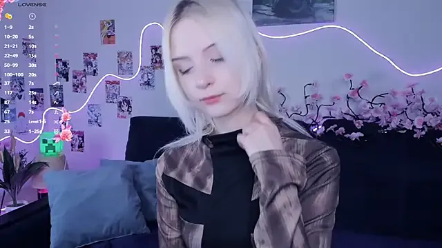 Megan--chan on StripChat