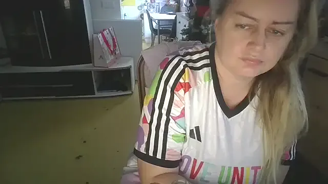 Meliss_Official9 on StripChat