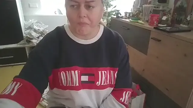 Meliss_Official9 on StripChat