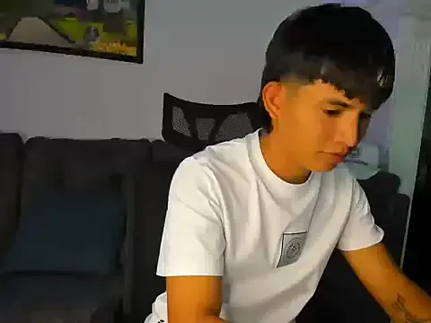 Mikke18 on StripChat