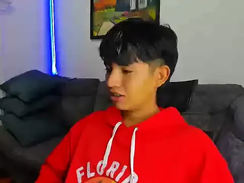 Mikke18 on StripChat