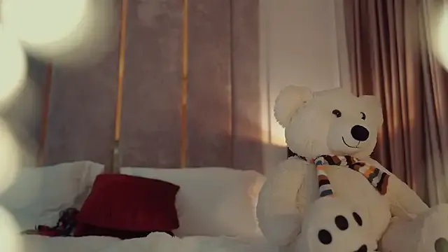 Freechat MilaDYstarlight on StripChat