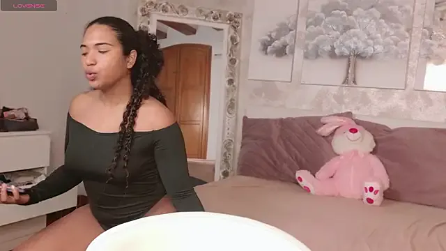 Freechat MilaTeenX on StripChat