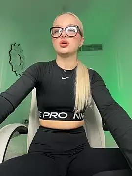 miss_blondiee on StripChat 