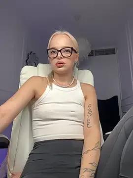 miss_blondiee on StripChat 