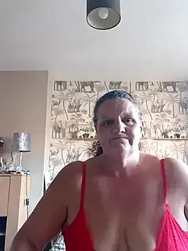 MissQueenBeex on StripChat 