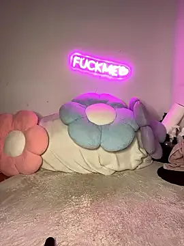 Mona-Peaches on StripChat